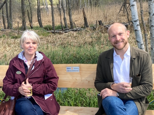 Susanne Sundell President Väsby Rotaryklubb och Henrik De Joussineau Väsby kommun